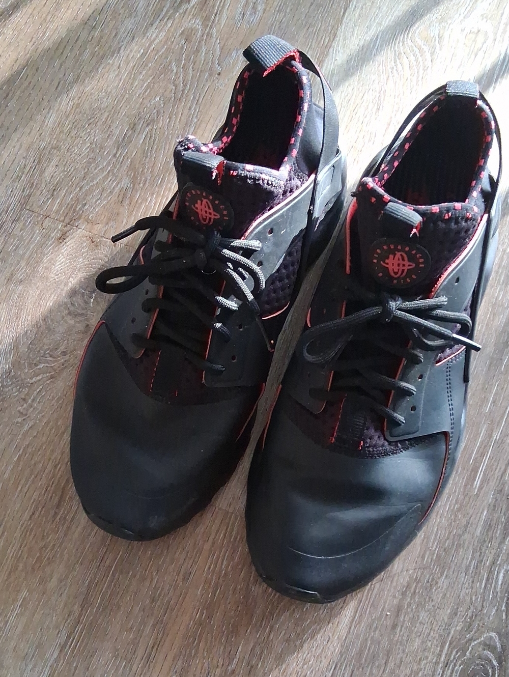 Nike Men's Black Sneakers with Red Trim
